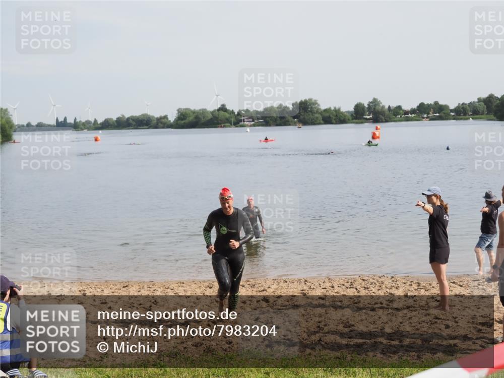 21.06.2025 - 27. Vierlanden-Triathlon MichiJ http://msf.ph/oto/7983204 15.06.2026 09:06:59 Schwimmen 212, 251 meine-sportfotos.de