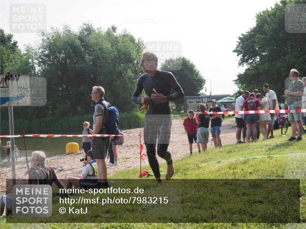 15.06.2025 - 27. Vierlanden-Triathlon KatJ http://msf.ph/oto/7983215 15.06.2025 08:50:40 Schwimmen 143 meine-sportfotos.de
