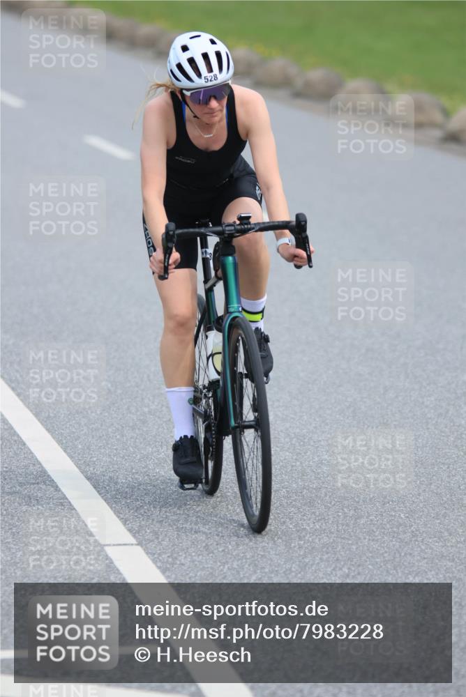 15.06.2025 - 27. Vierlanden-Triathlon H.Heesch http://msf.ph/oto/7983228 15.06.2025 10:55:36 Radfahren 167, 221, 521, 528 meine-sportfotos.de