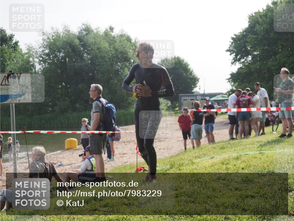 15.06.2025 - 27. Vierlanden-Triathlon KatJ http://msf.ph/oto/7983229 15.06.2025 08:50:40 Schwimmen 143 meine-sportfotos.de