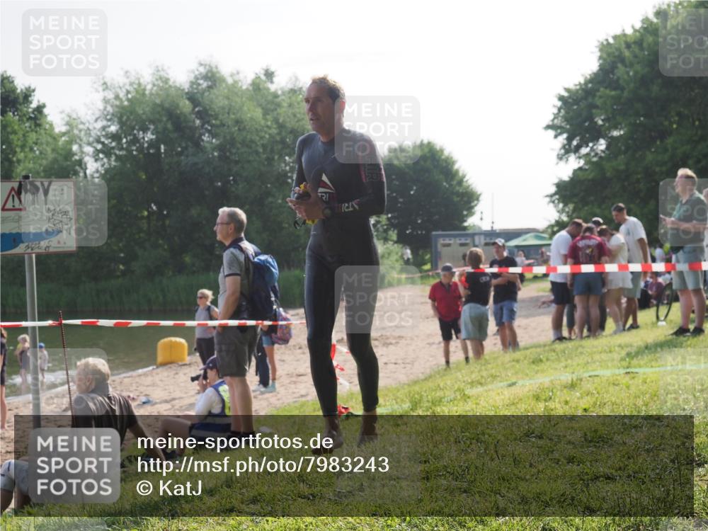 15.06.2025 - 27. Vierlanden-Triathlon KatJ http://msf.ph/oto/7983243 15.06.2025 08:50:40 Schwimmen 143 meine-sportfotos.de