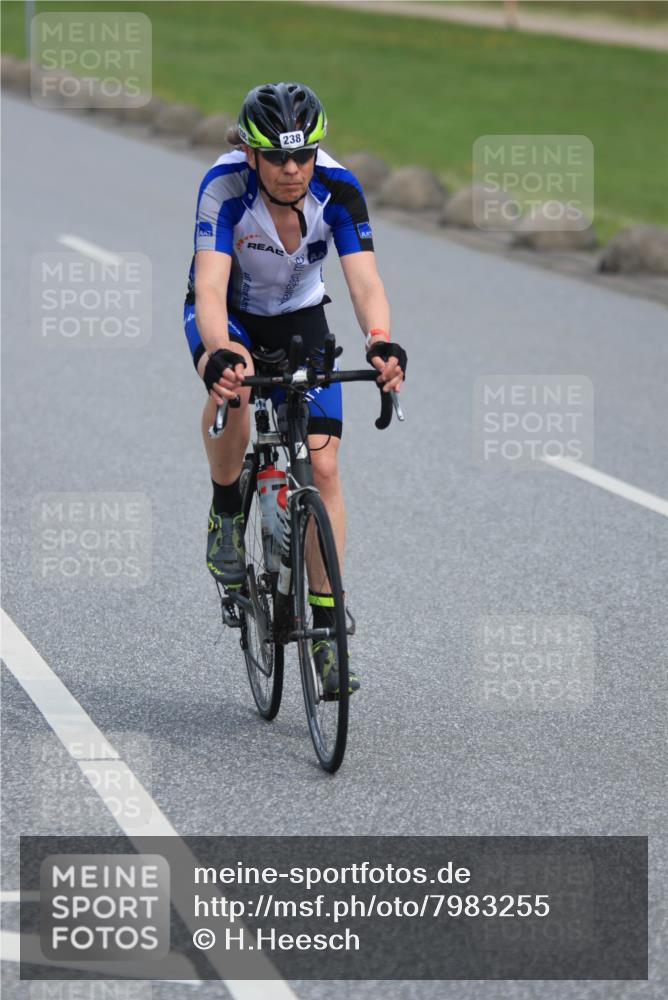 15.06.2025 - 27. Vierlanden-Triathlon H.Heesch http://msf.ph/oto/7983255 15.06.2025 10:55:46 Radfahren 238 meine-sportfotos.de