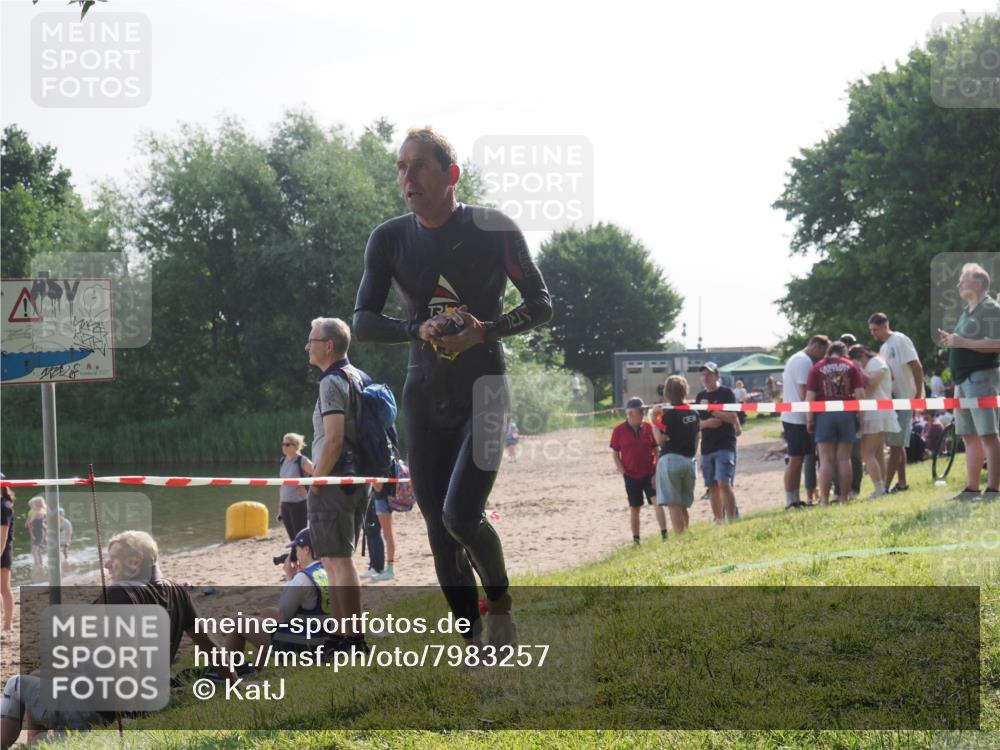 15.06.2025 - 27. Vierlanden-Triathlon KatJ http://msf.ph/oto/7983257 15.06.2025 08:50:40 Schwimmen 143 meine-sportfotos.de