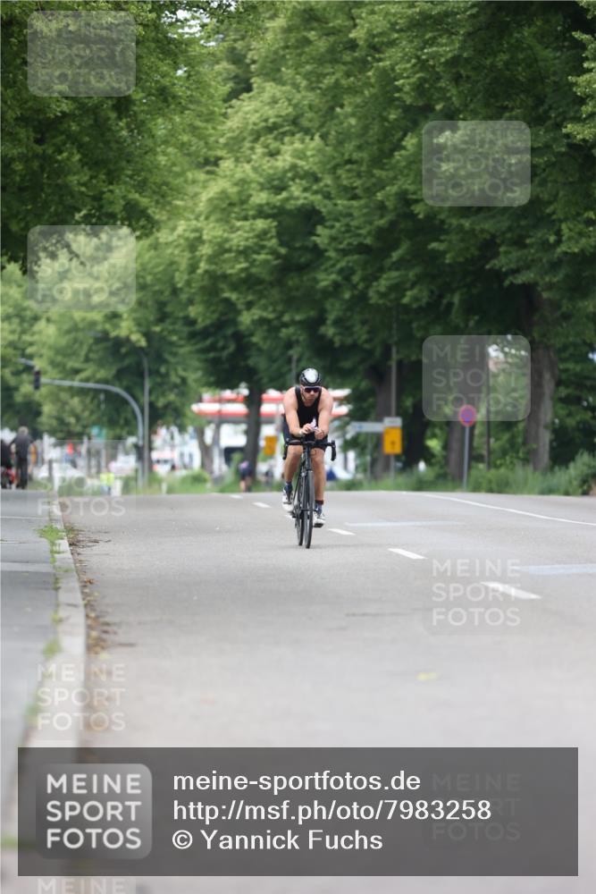 15.06.2025 - 7 Türme Triathlon Yannick Fuchs http://msf.ph/oto/7983258 15.06.2025 11:35:43 Radfahren 295, 297 meine-sportfotos.de