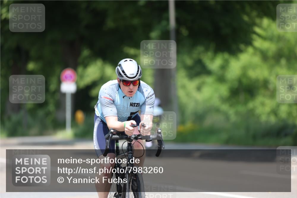 15.06.2025 - 7 Türme Triathlon Yannick Fuchs http://msf.ph/oto/7983260 15.06.2025 12:53:05 Radfahren 255, 265, 591, 608 meine-sportfotos.de
