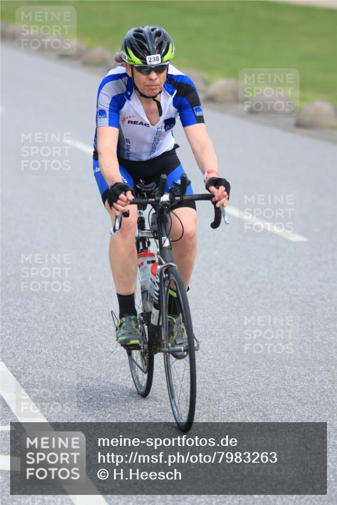 15.06.2025 - 27. Vierlanden-Triathlon H.Heesch http://msf.ph/oto/7983263 15.06.2025 10:55:46 Radfahren 238 meine-sportfotos.de