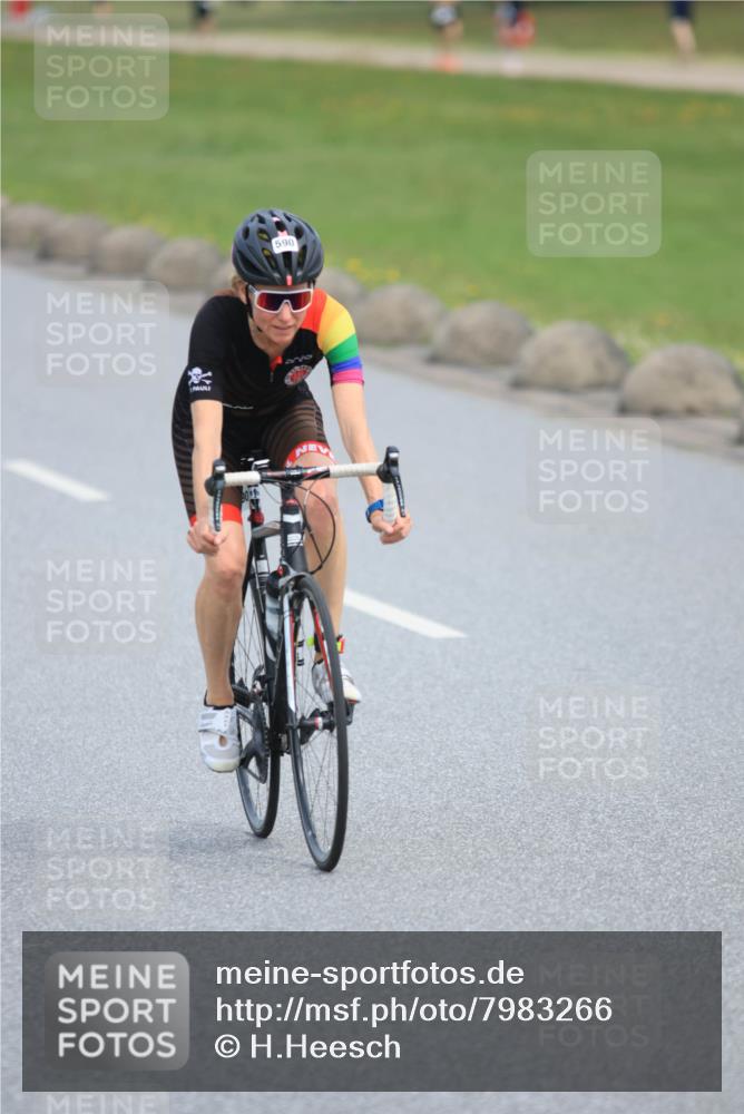 15.06.2025 - 27. Vierlanden-Triathlon H.Heesch http://msf.ph/oto/7983266 15.06.2025 10:56:00 Radfahren 182, 590 meine-sportfotos.de