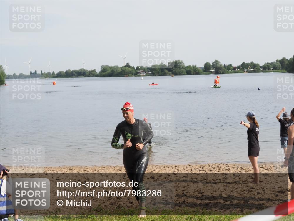 21.06.2025 - 27. Vierlanden-Triathlon MichiJ http://msf.ph/oto/7983286 15.06.2026 09:07:01 Schwimmen 212, 231, 251 meine-sportfotos.de
