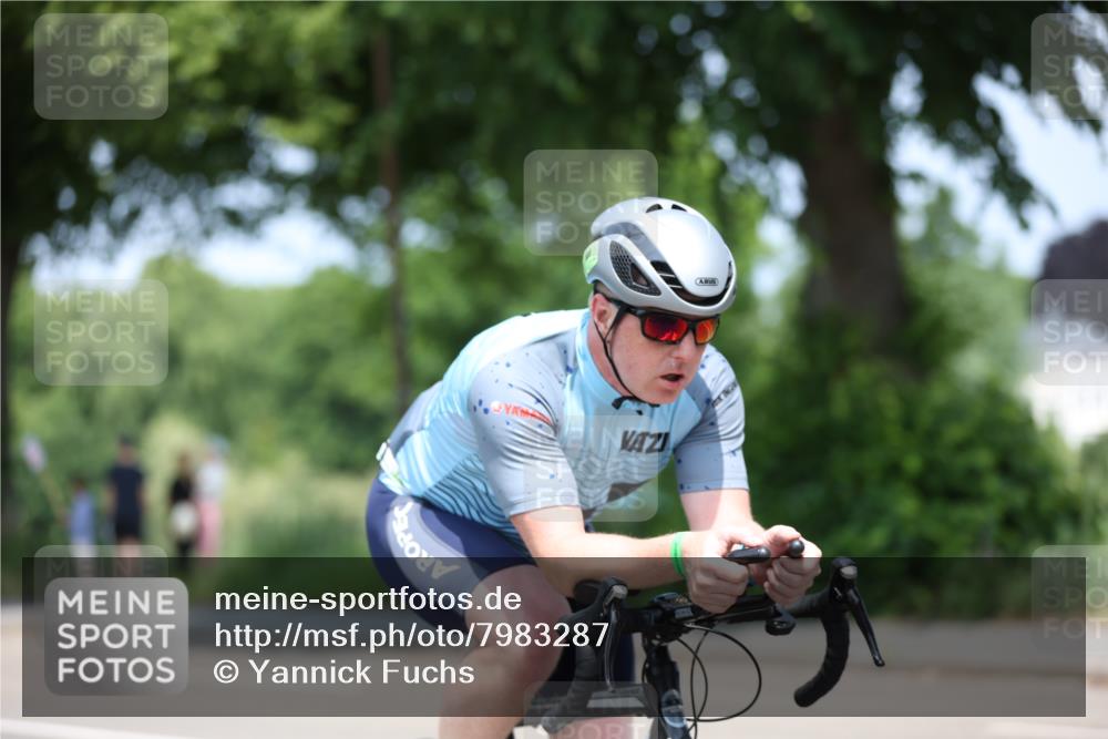 15.06.2025 - 7 Türme Triathlon Yannick Fuchs http://msf.ph/oto/7983287 15.06.2025 12:53:06 Radfahren 255, 265, 470, 591, 608 meine-sportfotos.de