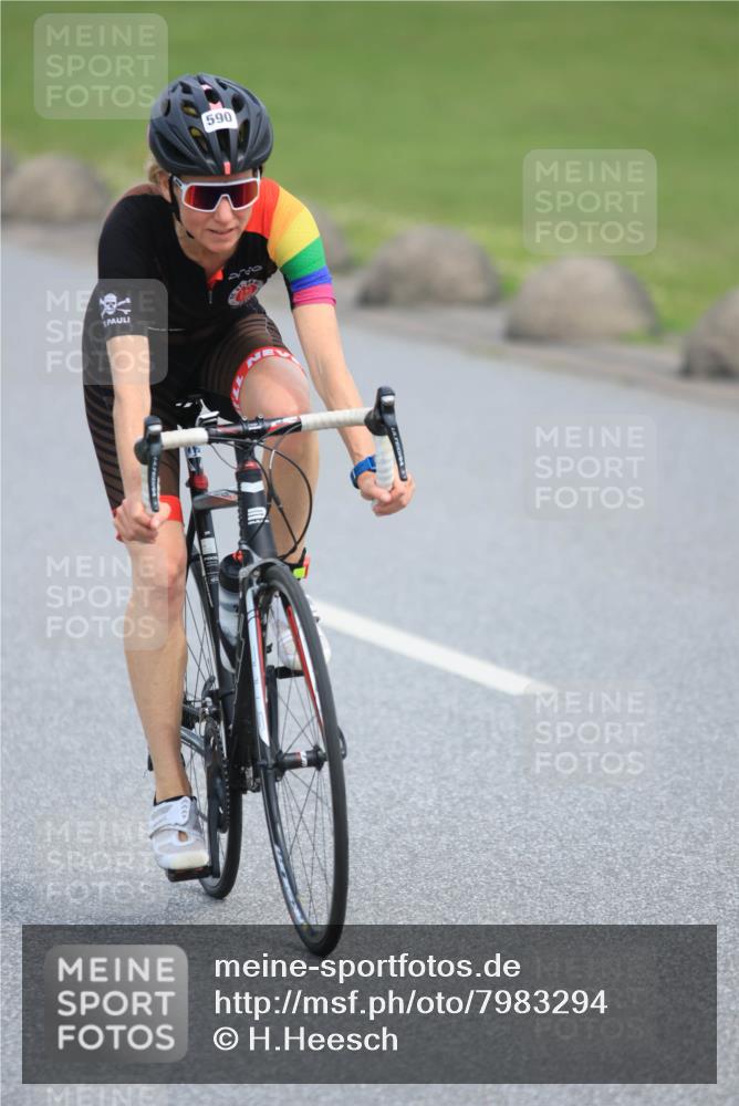 15.06.2025 - 27. Vierlanden-Triathlon H.Heesch http://msf.ph/oto/7983294 15.06.2025 10:56:01 Radfahren 182, 590 meine-sportfotos.de