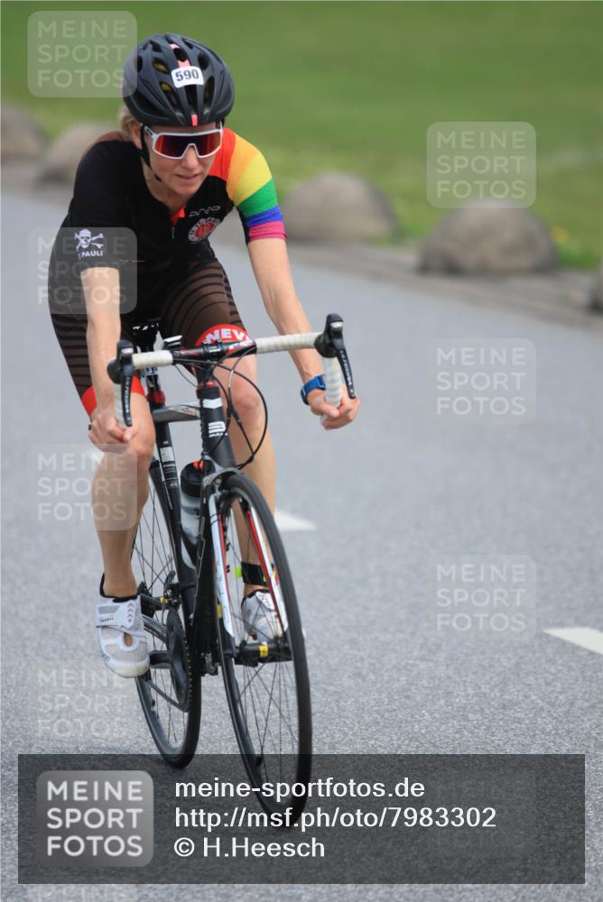 15.06.2025 - 27. Vierlanden-Triathlon H.Heesch http://msf.ph/oto/7983302 15.06.2025 10:56:01 Radfahren 182, 590 meine-sportfotos.de