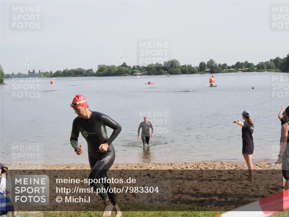 21.06.2025 - 27. Vierlanden-Triathlon MichiJ http://msf.ph/oto/7983304 15.06.2026 09:07:01 Schwimmen 212, 231, 251 meine-sportfotos.de