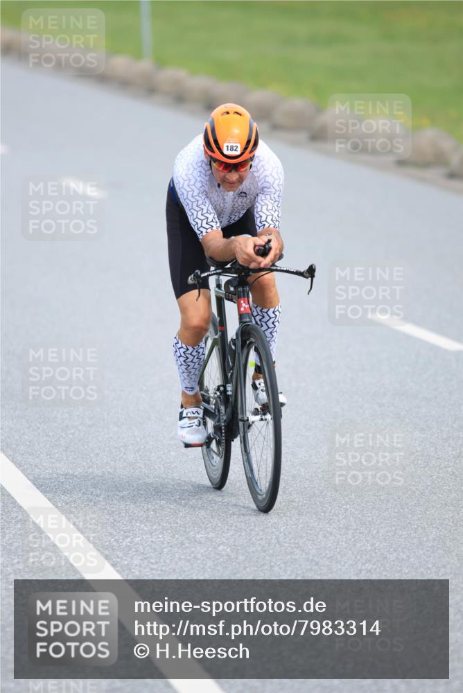 15.06.2025 - 27. Vierlanden-Triathlon H.Heesch http://msf.ph/oto/7983314 15.06.2025 10:56:04 Radfahren 182, 590 meine-sportfotos.de