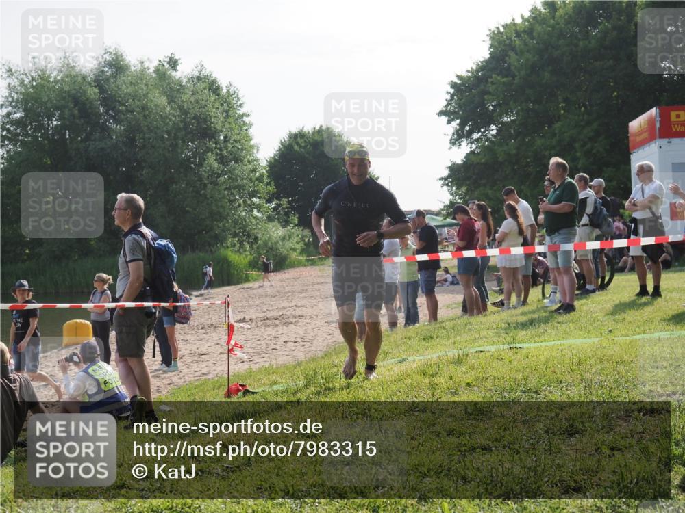 15.06.2025 - 27. Vierlanden-Triathlon KatJ http://msf.ph/oto/7983315 15.06.2025 08:51:15 Schwimmen 90 meine-sportfotos.de