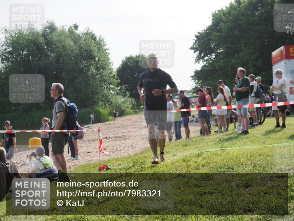 15.06.2025 - 27. Vierlanden-Triathlon KatJ http://msf.ph/oto/7983321 15.06.2025 08:51:15 Schwimmen 90 meine-sportfotos.de