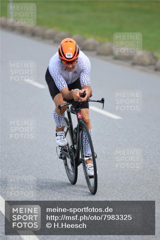 15.06.2025 - 27. Vierlanden-Triathlon H.Heesch http://msf.ph/oto/7983325 15.06.2025 10:56:04 Radfahren 182, 590 meine-sportfotos.de