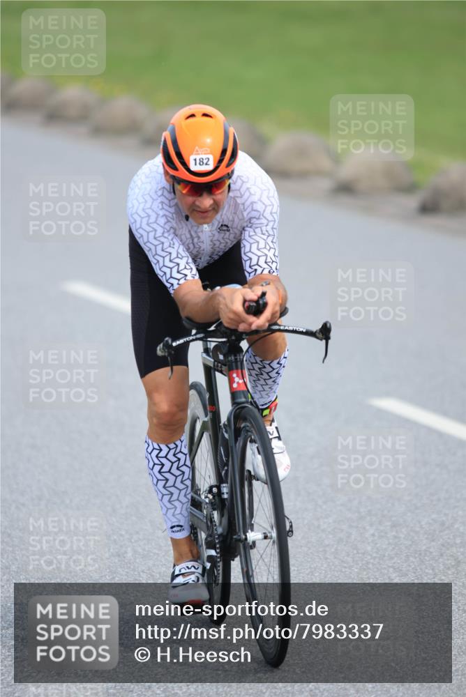 15.06.2025 - 27. Vierlanden-Triathlon H.Heesch http://msf.ph/oto/7983337 15.06.2025 10:56:05 Radfahren 182, 490, 590 meine-sportfotos.de