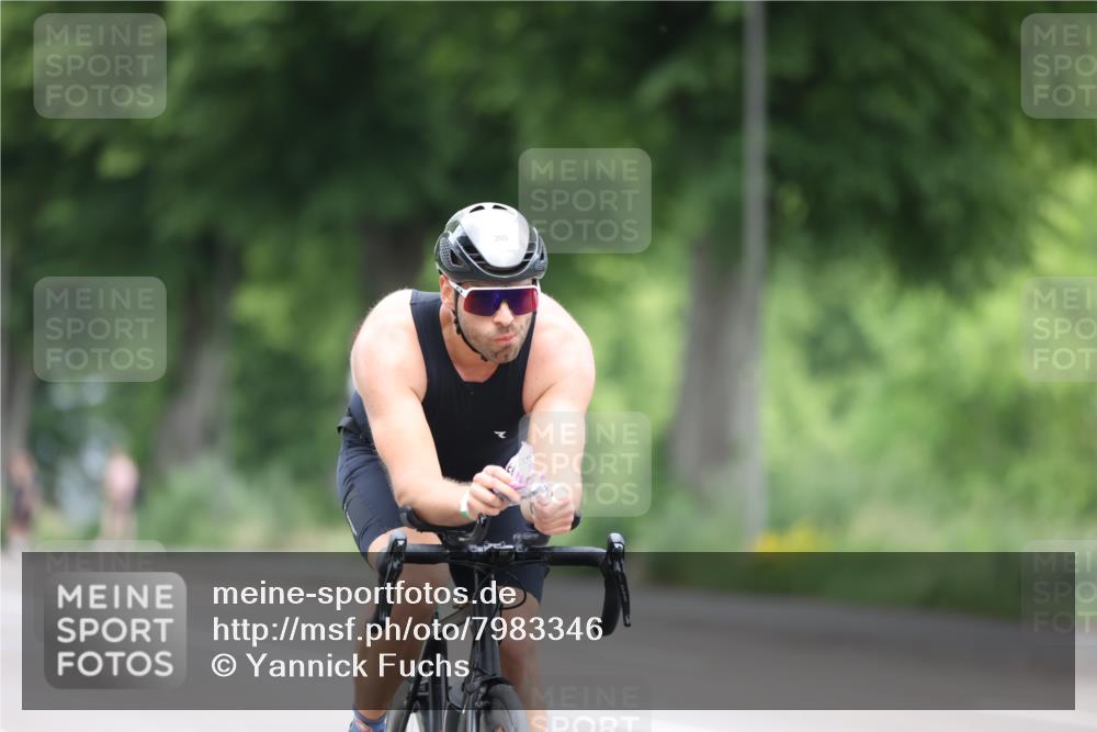 15.06.2025 - 7 Türme Triathlon Yannick Fuchs http://msf.ph/oto/7983346 15.06.2025 11:35:46 Radfahren 295, 297 meine-sportfotos.de