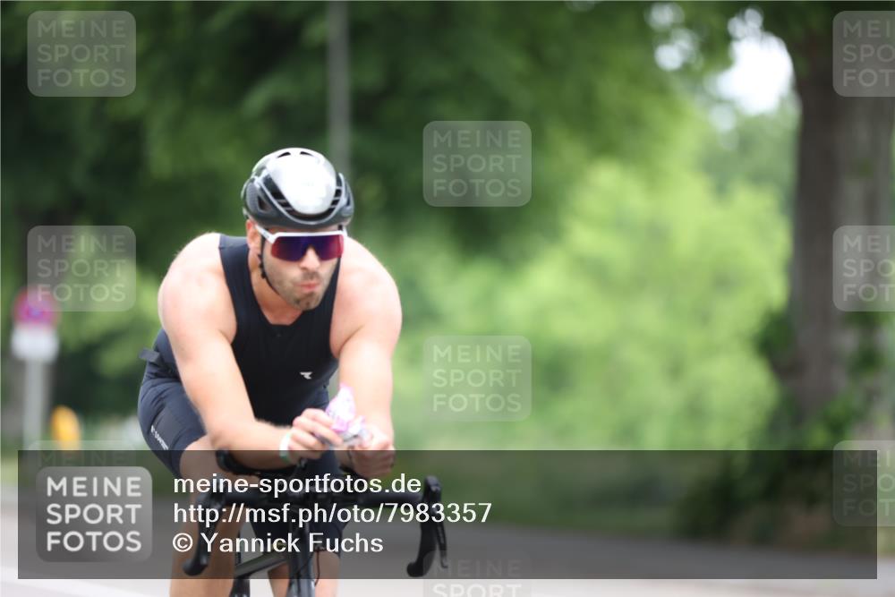15.06.2025 - 7 Türme Triathlon Yannick Fuchs http://msf.ph/oto/7983357 15.06.2025 11:35:46 Radfahren 295, 297 meine-sportfotos.de