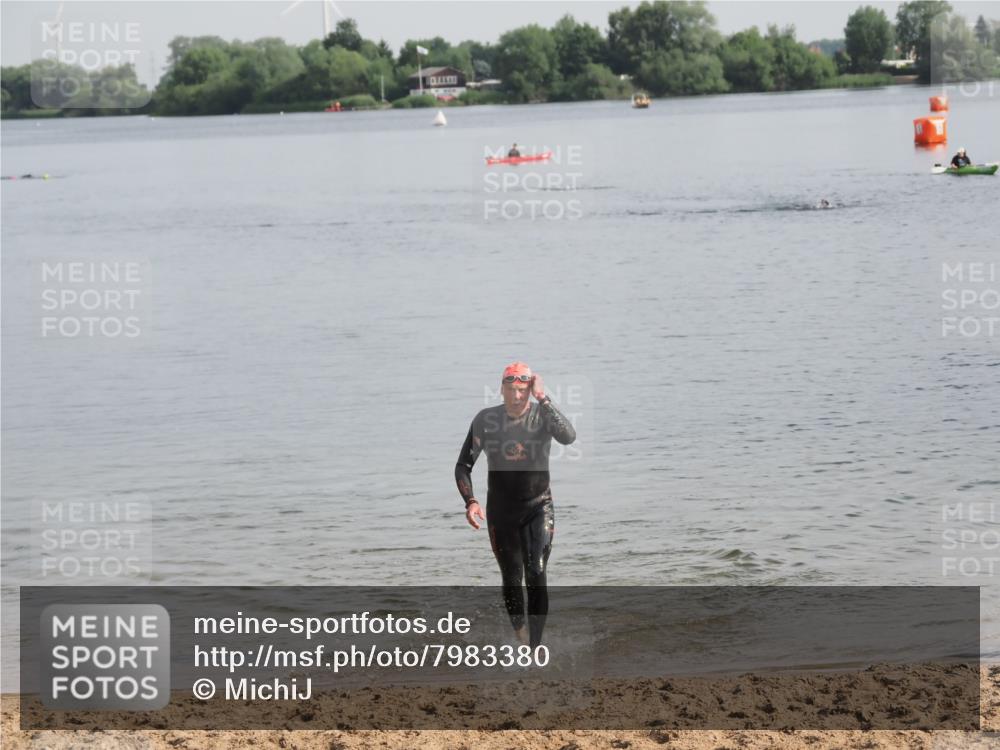 21.06.2025 - 27. Vierlanden-Triathlon MichiJ http://msf.ph/oto/7983380 15.06.2026 09:07:04 Schwimmen 212, 231, 251 meine-sportfotos.de