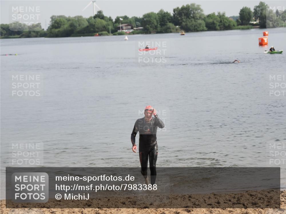 21.06.2025 - 27. Vierlanden-Triathlon MichiJ http://msf.ph/oto/7983388 15.06.2026 09:07:04 Schwimmen 212, 231, 251 meine-sportfotos.de