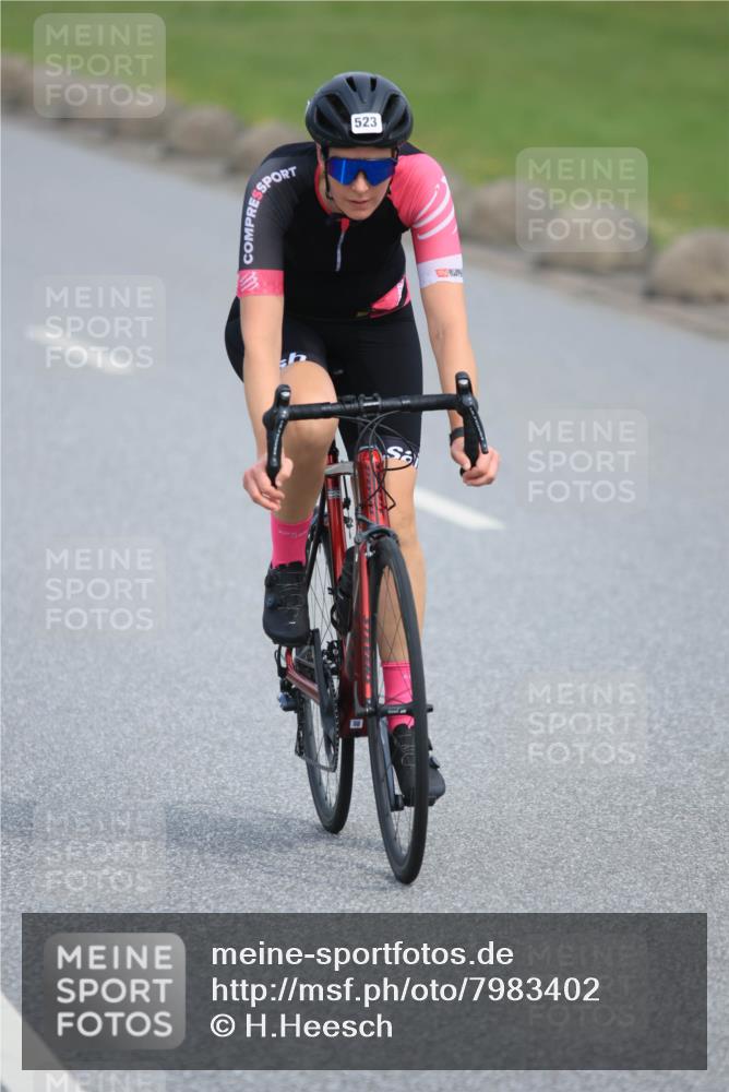 15.06.2025 - 27. Vierlanden-Triathlon H.Heesch http://msf.ph/oto/7983402 15.06.2025 10:56:45 Radfahren 523 meine-sportfotos.de