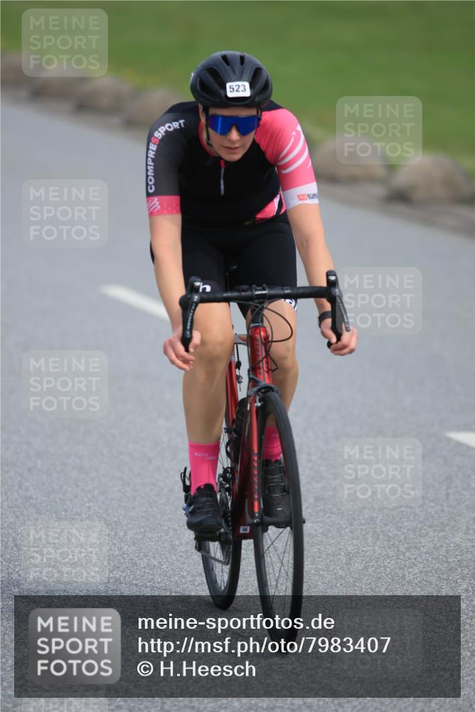 15.06.2025 - 27. Vierlanden-Triathlon H.Heesch http://msf.ph/oto/7983407 15.06.2025 10:56:46 Radfahren 523 meine-sportfotos.de