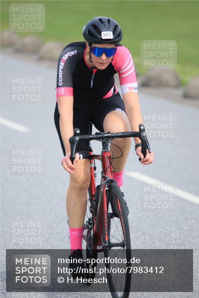 15.06.2025 - 27. Vierlanden-Triathlon H.Heesch http://msf.ph/oto/7983412 15.06.2025 10:56:46 Radfahren 523 meine-sportfotos.de