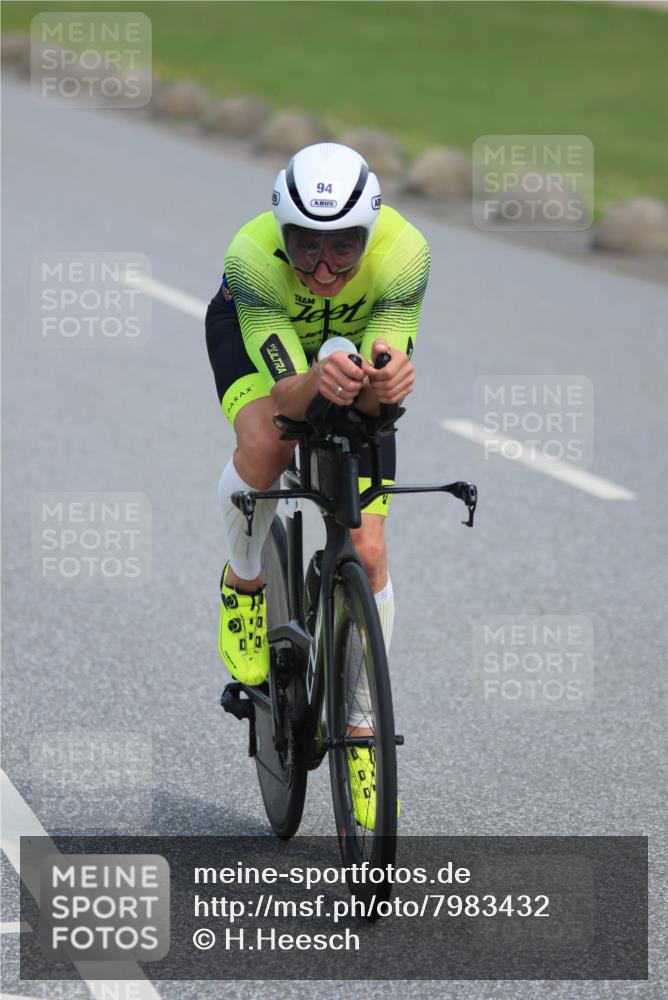 15.06.2025 - 27. Vierlanden-Triathlon H.Heesch http://msf.ph/oto/7983432 15.06.2025 10:56:58 Radfahren 94, 150, 451, 767 meine-sportfotos.de