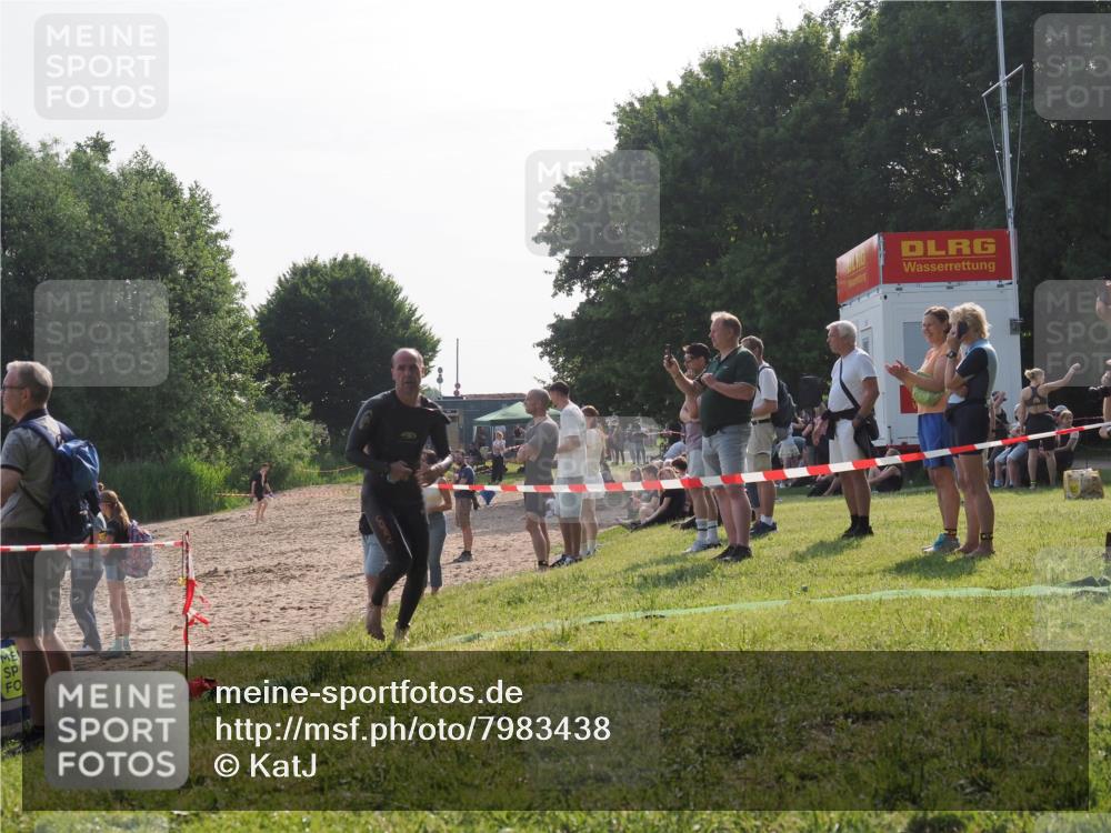 15.06.2025 - 27. Vierlanden-Triathlon KatJ http://msf.ph/oto/7983438 15.06.2025 08:52:35 Schwimmen 163 meine-sportfotos.de