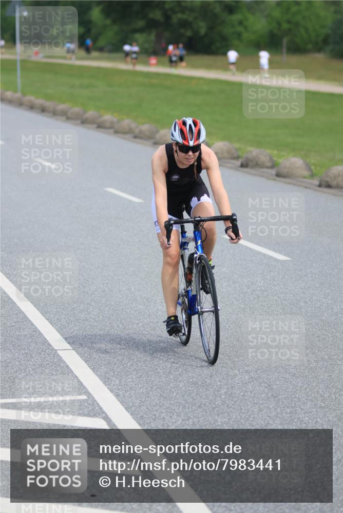 15.06.2025 - 27. Vierlanden-Triathlon H.Heesch http://msf.ph/oto/7983441 15.06.2025 10:57:08 Radfahren 482 meine-sportfotos.de