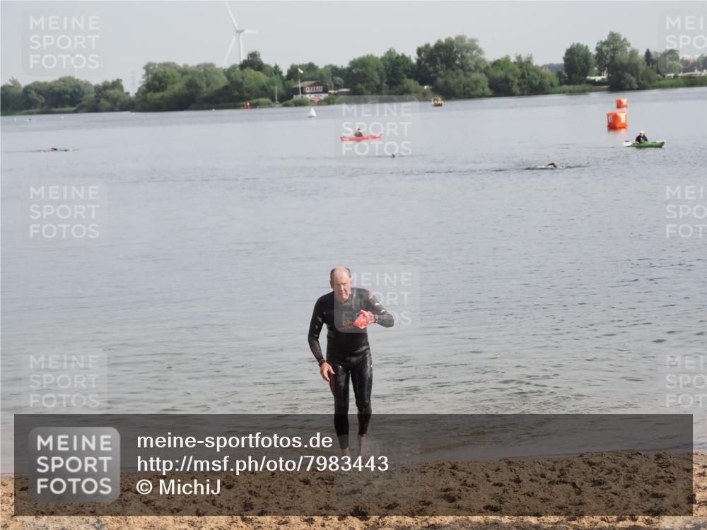 21.06.2025 - 27. Vierlanden-Triathlon MichiJ http://msf.ph/oto/7983443 15.06.2026 09:07:05 Schwimmen 231, 251 meine-sportfotos.de