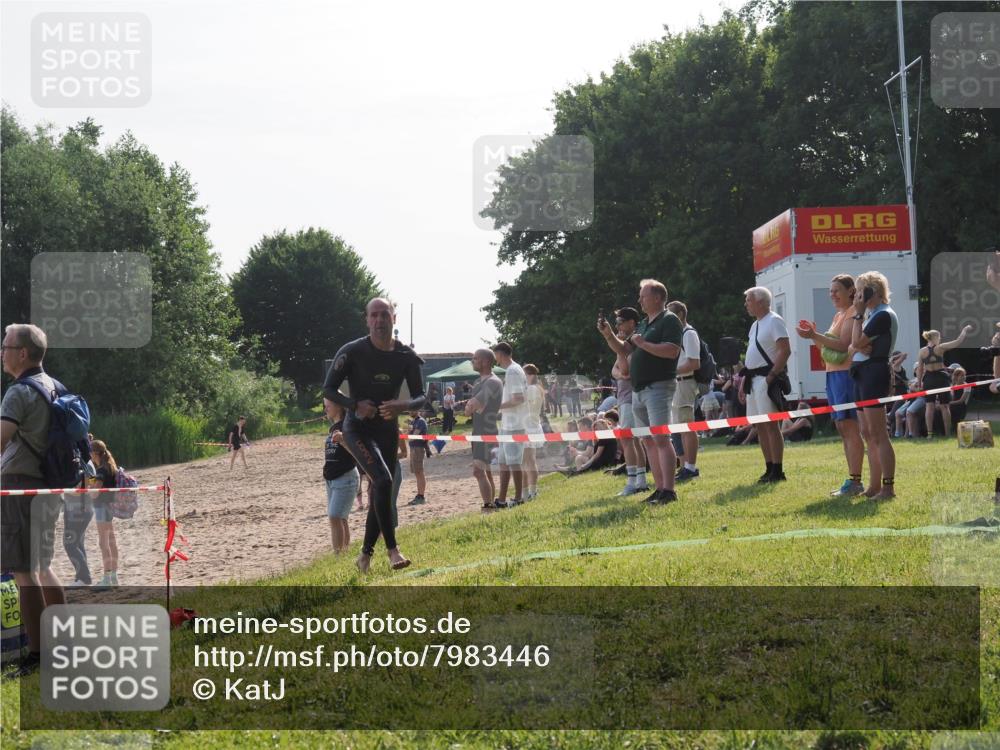 15.06.2025 - 27. Vierlanden-Triathlon KatJ http://msf.ph/oto/7983446 15.06.2025 08:52:36 Schwimmen 163 meine-sportfotos.de