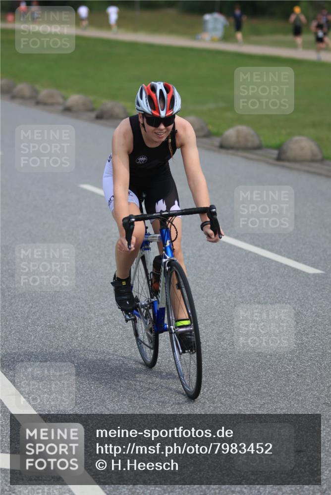 15.06.2025 - 27. Vierlanden-Triathlon H.Heesch http://msf.ph/oto/7983452 15.06.2025 10:57:08 Radfahren 482 meine-sportfotos.de