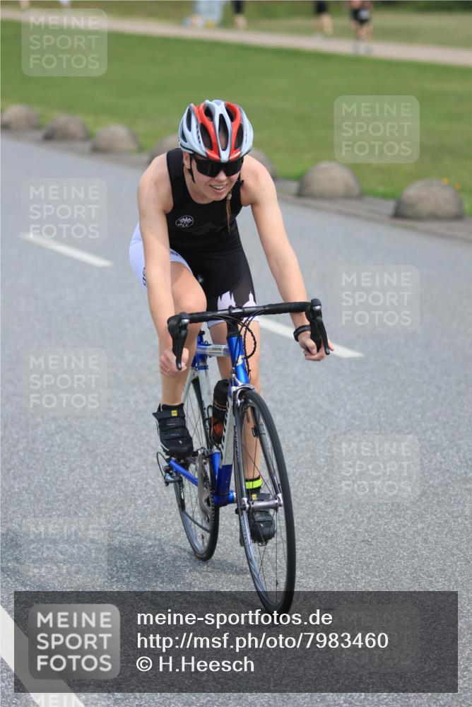 15.06.2025 - 27. Vierlanden-Triathlon H.Heesch http://msf.ph/oto/7983460 15.06.2025 10:57:08 Radfahren 482 meine-sportfotos.de