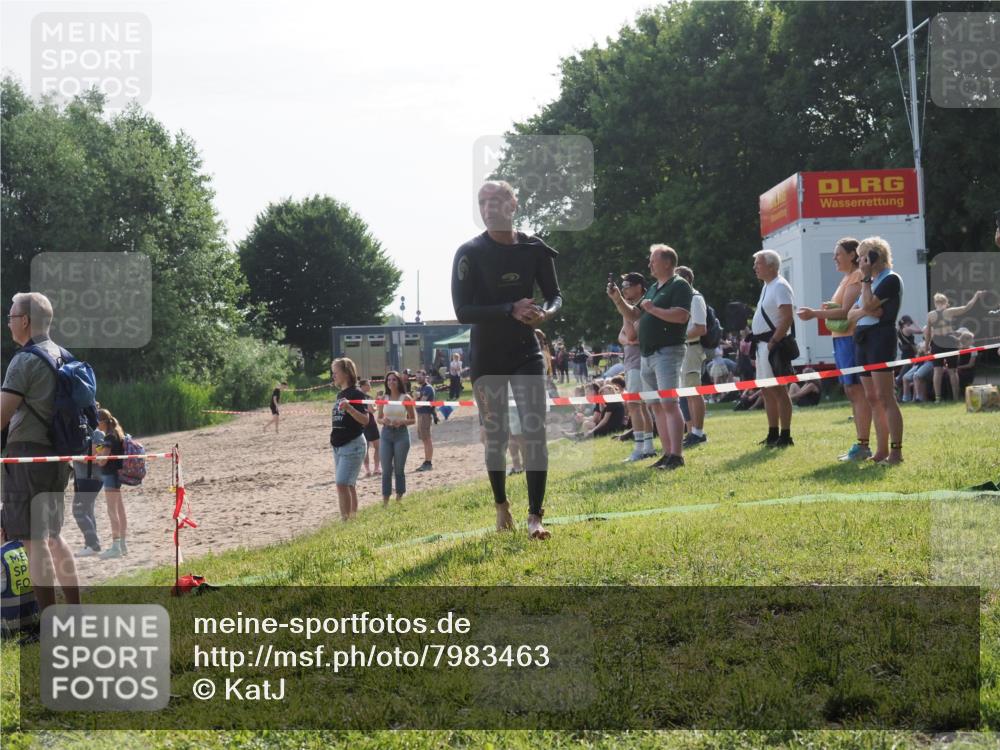 15.06.2025 - 27. Vierlanden-Triathlon KatJ http://msf.ph/oto/7983463 15.06.2025 08:52:37 Schwimmen 163 meine-sportfotos.de