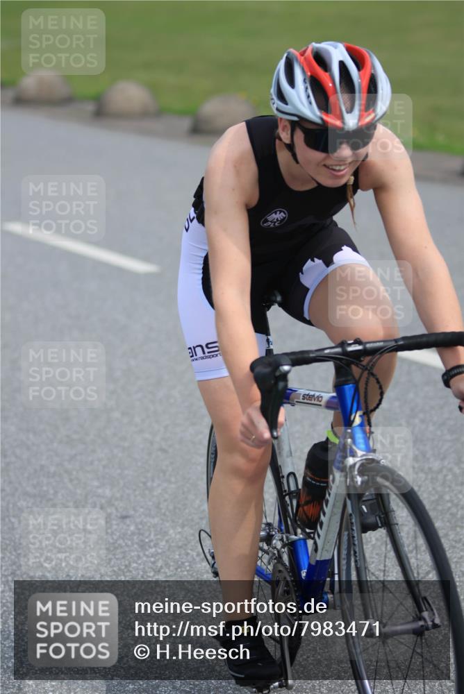 15.06.2025 - 27. Vierlanden-Triathlon H.Heesch http://msf.ph/oto/7983471 15.06.2025 10:57:08 Radfahren 482 meine-sportfotos.de
