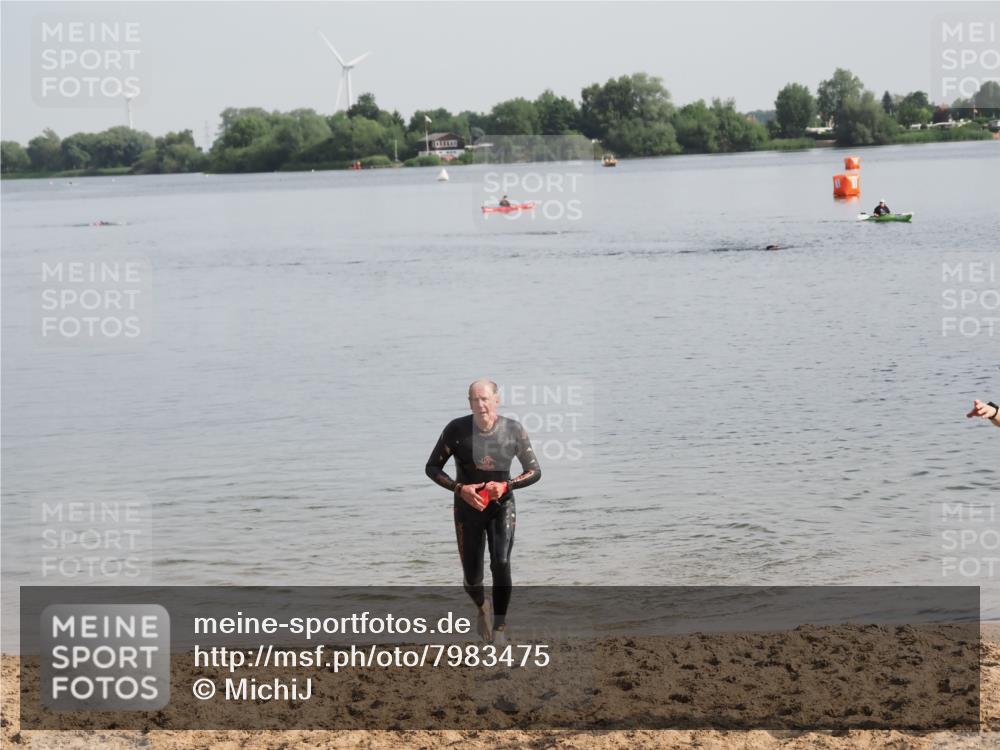 21.06.2025 - 27. Vierlanden-Triathlon MichiJ http://msf.ph/oto/7983475 15.06.2026 09:07:05 Schwimmen 231, 251 meine-sportfotos.de