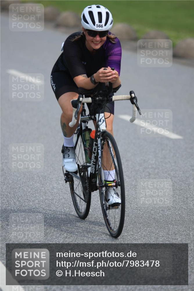 15.06.2025 - 27. Vierlanden-Triathlon H.Heesch http://msf.ph/oto/7983478 15.06.2025 10:57:23 Radfahren 149, 491, 566, 1395 meine-sportfotos.de