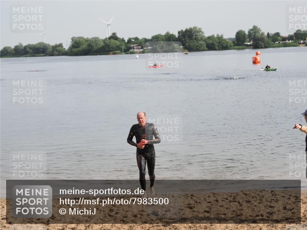 21.06.2025 - 27. Vierlanden-Triathlon MichiJ http://msf.ph/oto/7983500 15.06.2026 09:07:06 Schwimmen 231, 251 meine-sportfotos.de