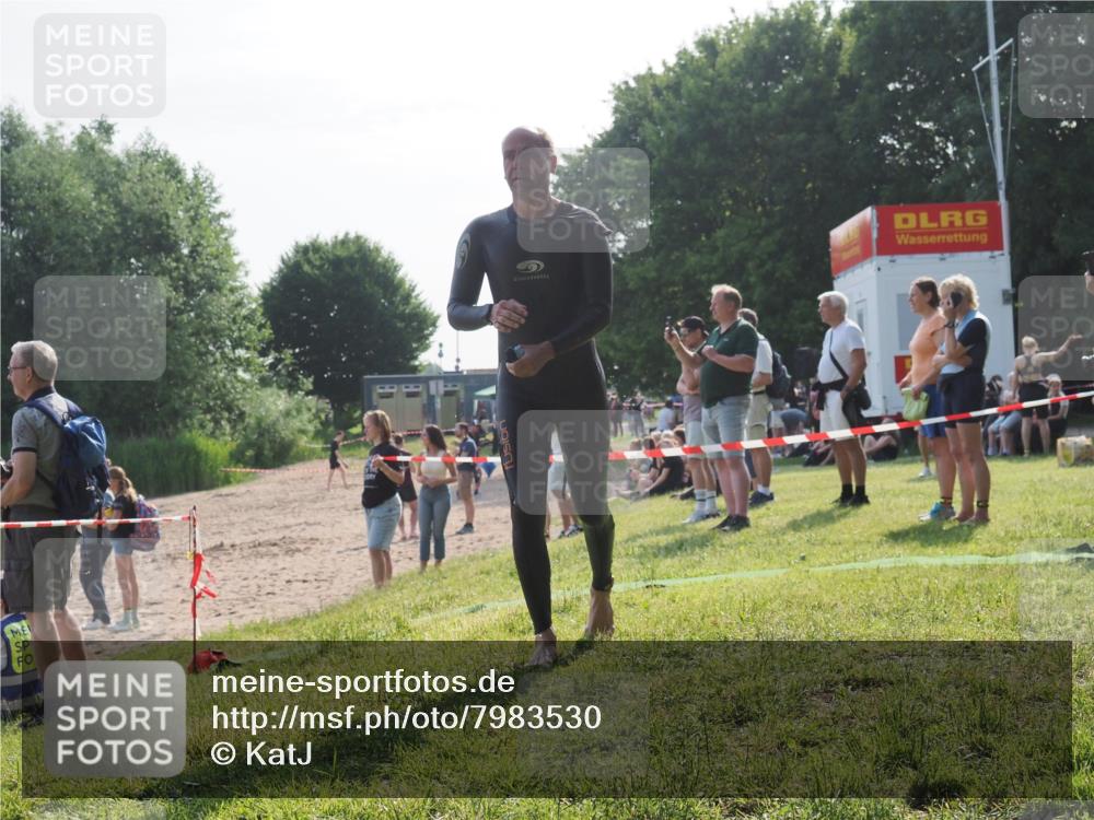 15.06.2025 - 27. Vierlanden-Triathlon KatJ http://msf.ph/oto/7983530 15.06.2025 08:52:38 Schwimmen 163 meine-sportfotos.de
