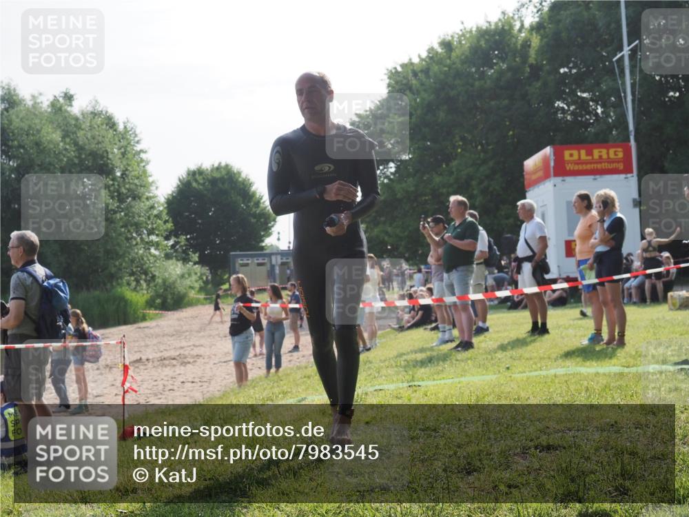 15.06.2025 - 27. Vierlanden-Triathlon KatJ http://msf.ph/oto/7983545 15.06.2025 08:52:38 Schwimmen 163 meine-sportfotos.de