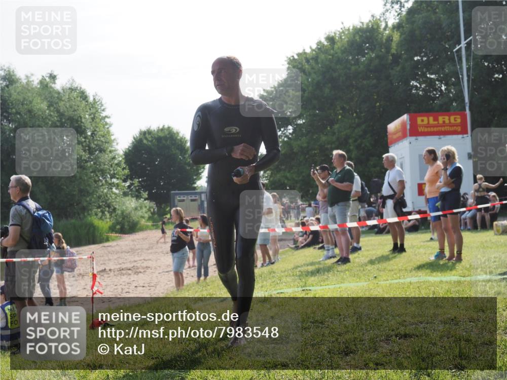 15.06.2025 - 27. Vierlanden-Triathlon KatJ http://msf.ph/oto/7983548 15.06.2025 08:52:38 Schwimmen 163 meine-sportfotos.de