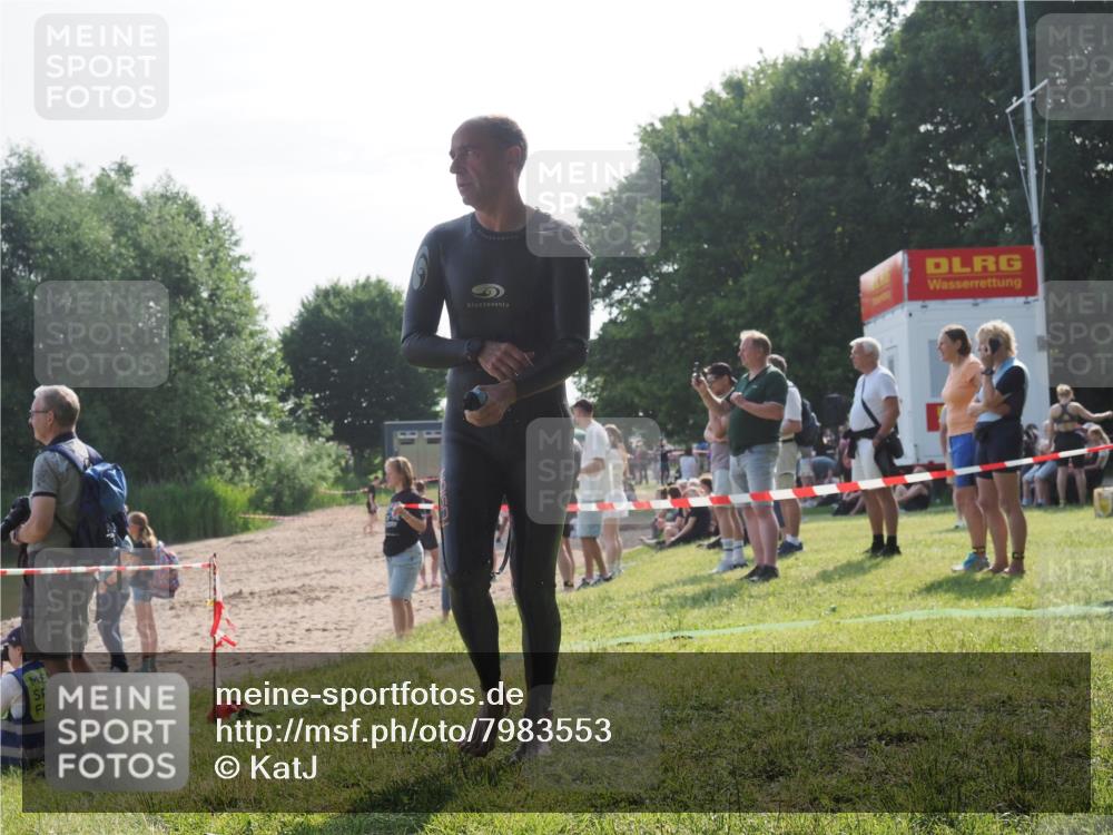 15.06.2025 - 27. Vierlanden-Triathlon KatJ http://msf.ph/oto/7983553 15.06.2025 08:52:38 Schwimmen 163 meine-sportfotos.de