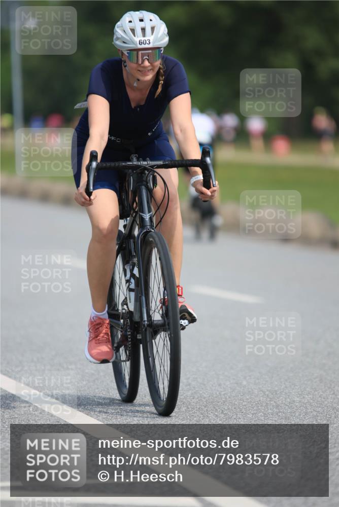 15.06.2025 - 27. Vierlanden-Triathlon H.Heesch http://msf.ph/oto/7983578 15.06.2025 11:16:26 Radfahren 45, 603, 717, 805 meine-sportfotos.de