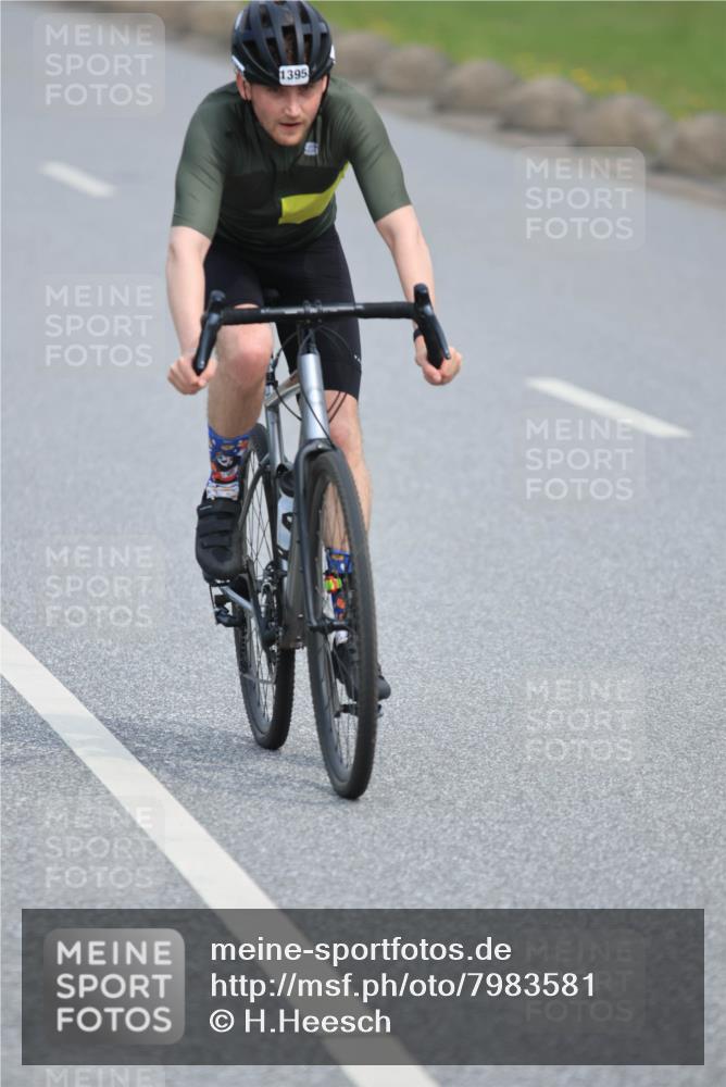 15.06.2025 - 27. Vierlanden-Triathlon H.Heesch http://msf.ph/oto/7983581 15.06.2025 10:57:31 Radfahren 491, 507, 753, 1395 meine-sportfotos.de