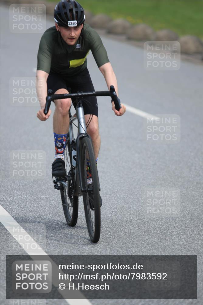 15.06.2025 - 27. Vierlanden-Triathlon H.Heesch http://msf.ph/oto/7983592 15.06.2025 10:57:31 Radfahren 491, 507, 753, 1395 meine-sportfotos.de