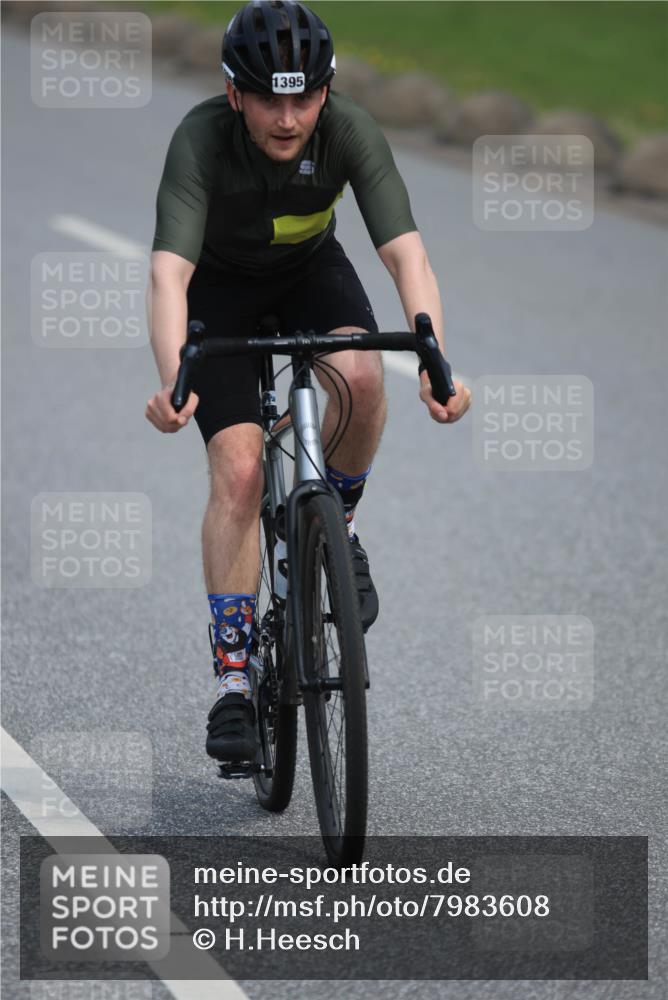 15.06.2025 - 27. Vierlanden-Triathlon H.Heesch http://msf.ph/oto/7983608 15.06.2025 10:57:31 Radfahren 491, 507, 753, 1395 meine-sportfotos.de