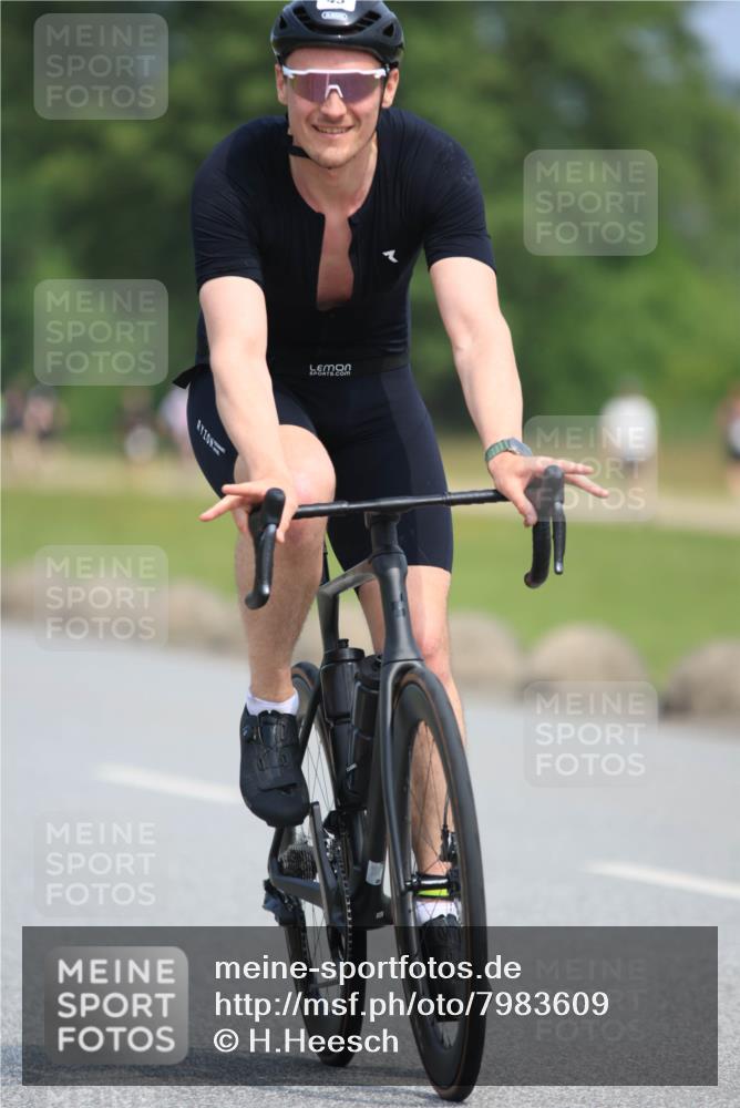 15.06.2025 - 27. Vierlanden-Triathlon H.Heesch http://msf.ph/oto/7983609 15.06.2025 11:16:28 Radfahren 45, 603, 717, 805, 953 meine-sportfotos.de