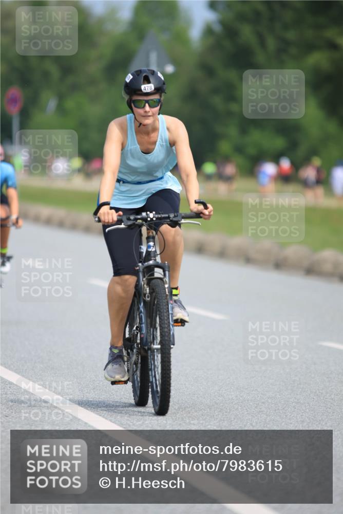 15.06.2025 - 27. Vierlanden-Triathlon H.Heesch http://msf.ph/oto/7983615 15.06.2025 11:16:37 Radfahren 204, 478, 797, 828, 953 meine-sportfotos.de